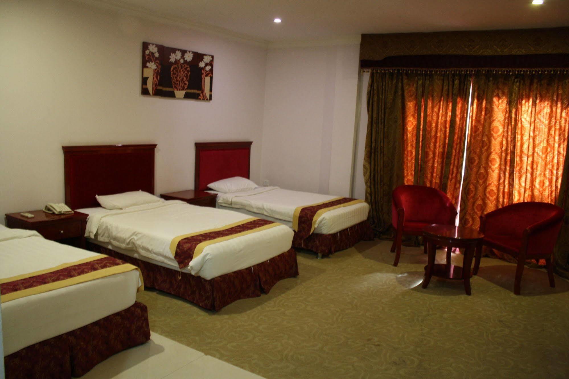 Tilko City Hotel Джафна Экстерьер фото